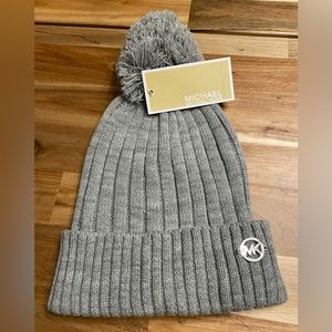 NWT Michael Kors Light Gray Knit Beanie Pom Pom Silver MK Hat - One Size
